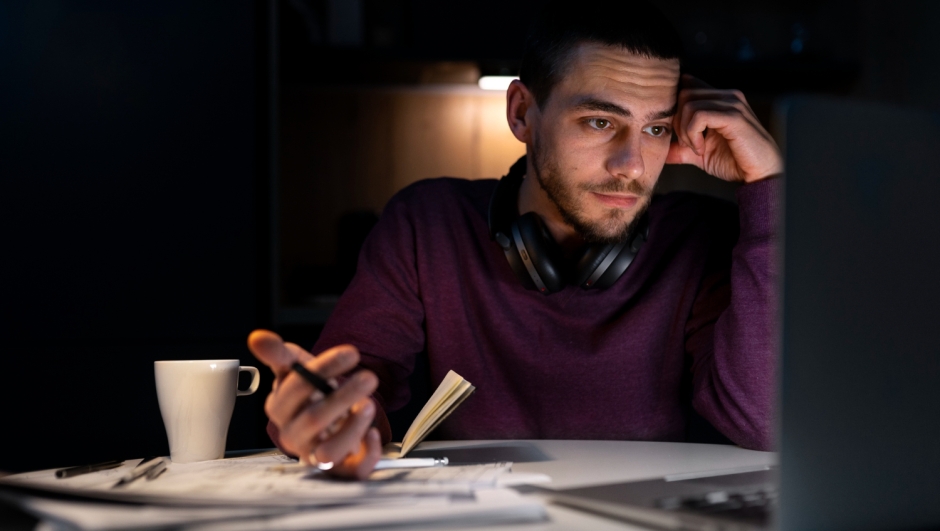 Visite specialistiche mirate e prevenzione: i rischi del jet lag sociale