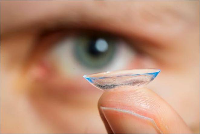 Lenti a contatto e rischio estivo: le infezioni oculari possono addirittura costare la vita 1 Prevenzione delle infezioni oculari: il ruolo cruciale delle lenti a contatto