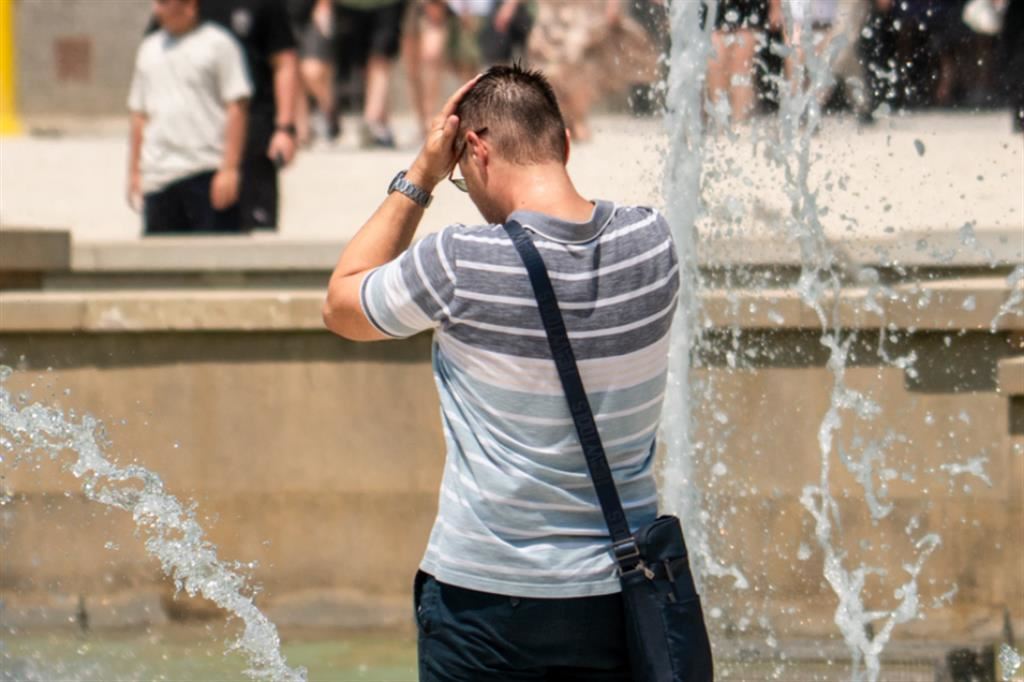 Decessi per ondate di calore, entro il 2070 si rischiano fino a 34mila morti l’anno nel Regno Unito 1 Visite specialistiche mirate e prevenzione nei mesi caldi per i soggetti più fragili (bambini, anziani e malati cronici): ecco come combattere il rischio delle ondate di calore
