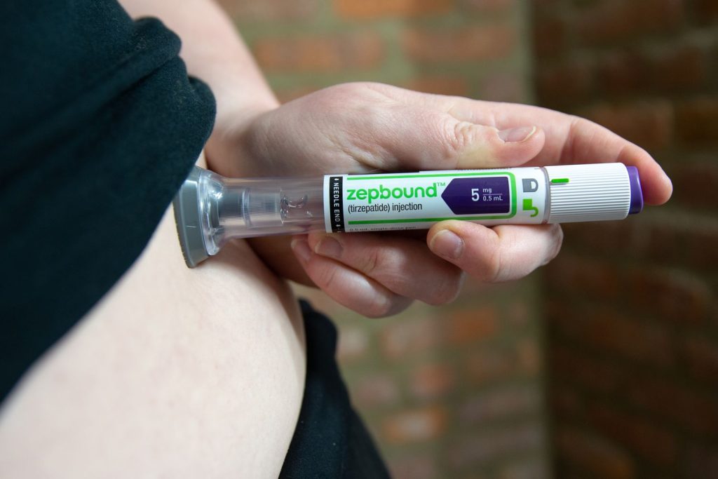Tirzepatide e semaglutide: cosa sappiamo davvero sui farmaci per il diabete usati per perdere peso 1 Tirzepatide e semaglutide: ecco può usarli secondo le indicazioni approvate