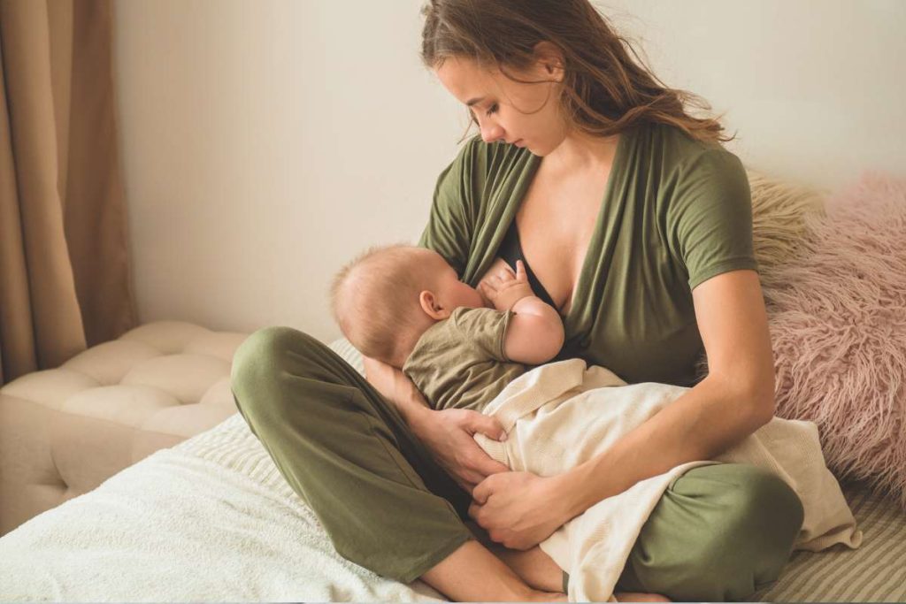 Allattamento al seno e salute mentale: effetti protettivi per madre e bambino fino a 10 anni dopo il parto 1 Meno allattamento, più rischio psicologico