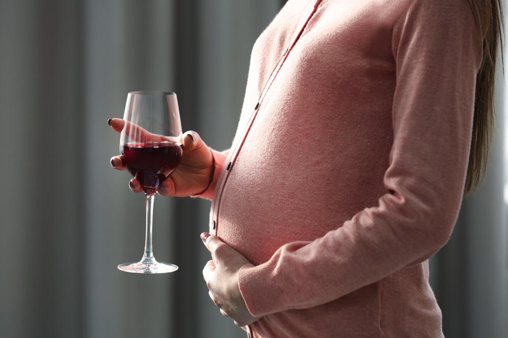 Alcol in gravidanza: perché anche piccole quantità sono rischiose per il futuro bambino 1 Perché anche poco alcol può fare danni seri in gravidanza