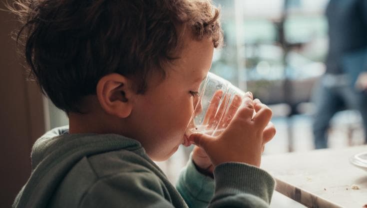 Caldo e bambini disidratati: i pediatri spiegano come riconoscere i segnali prima che diventino un’emergenza 1 Visite specialistiche e prevenzione per contenere l'emergenza caldo in arrivo sui soggetti più fragili