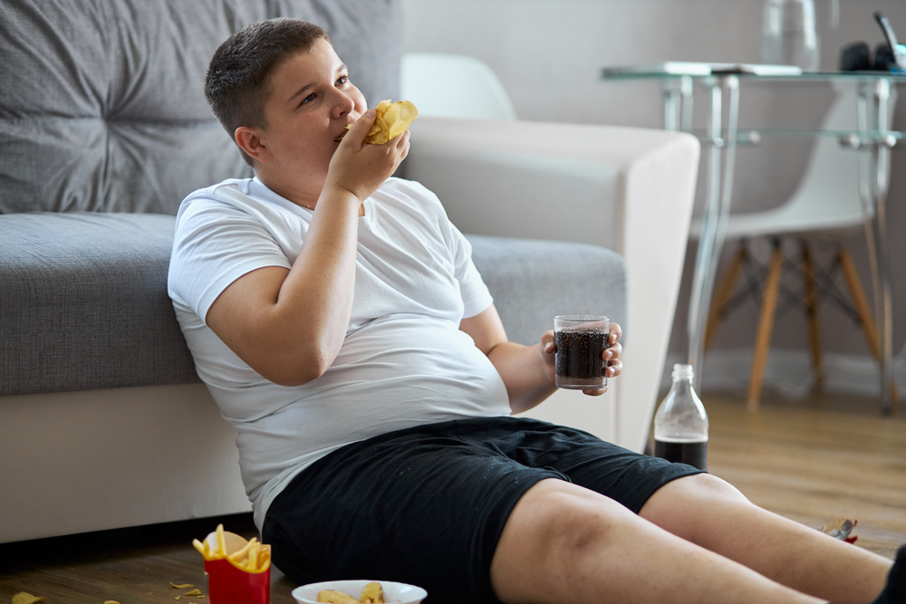 Obesità nei ragazzi, perché gli alimenti ultra-processati aumentano il rischio e come invertire la rotta 1 Visite specialistiche e prevenzione: il primo passo è capire che l'obesità è una vera malattia