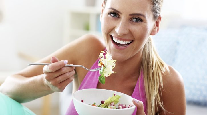 1600x840 Blog ragazza con insalata TAL