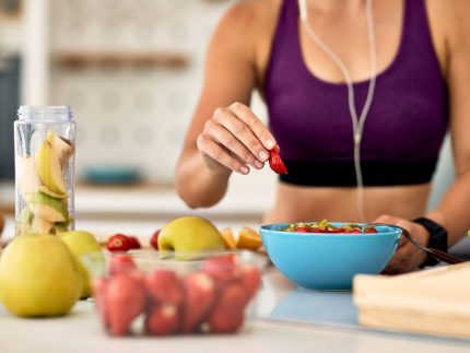 76-closeup-athletic-woman-adding-strawberries-while-making-fruit-salad-kitchen-min-scaled ?brizy media=26251&brizy crop=iW%3D371%26iH%3D248%26oX%3D19%26oY%3D0%26cW%3D331%26cH%3D248