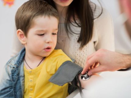 Little boy medical visit - doctor measuring blood pressure of a child ?brizy media=33638&brizy crop=iW%3D372%26iH%3D248%26oX%3D20%26oY%3D0%26cW%3D331%26cH%3D248