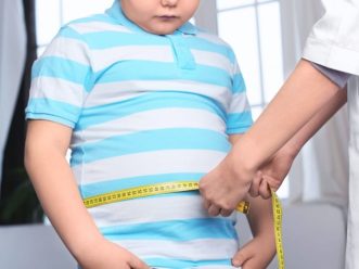 bambini_obesita_sovrappeso-e1653144838382 bambini obesita sovrappeso e1653144838382