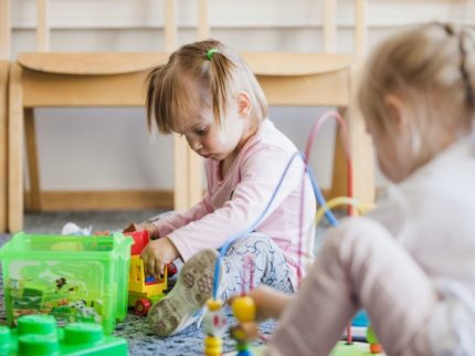 children-preschool-playing_23-2147663696 ?brizy media=32147&brizy crop=iW%3D372%26iH%3D248%26oX%3D20%26oY%3D0%26cW%3D331%26cH%3D248