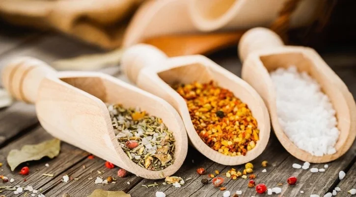 come sostituire il sale da cucina nella nostra alimentazione in modo sano gustoso ed economico