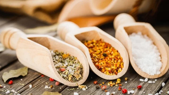 come sostituire il sale da cucina nella nostra alimentazione in modo sano gustoso ed economico