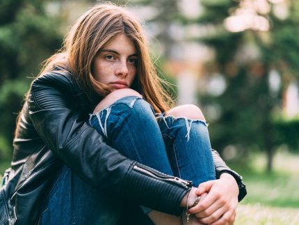 Depressed teenage girl ?brizy media=35412&brizy crop=iW%3D371%26iH%3D248%26oX%3D19%26oY%3D0%26cW%3D331%26cH%3D248