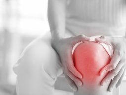 Soft focus of knee joint of woman get hurt and pain. tmp5D0E terapie infiltrative ginocchio